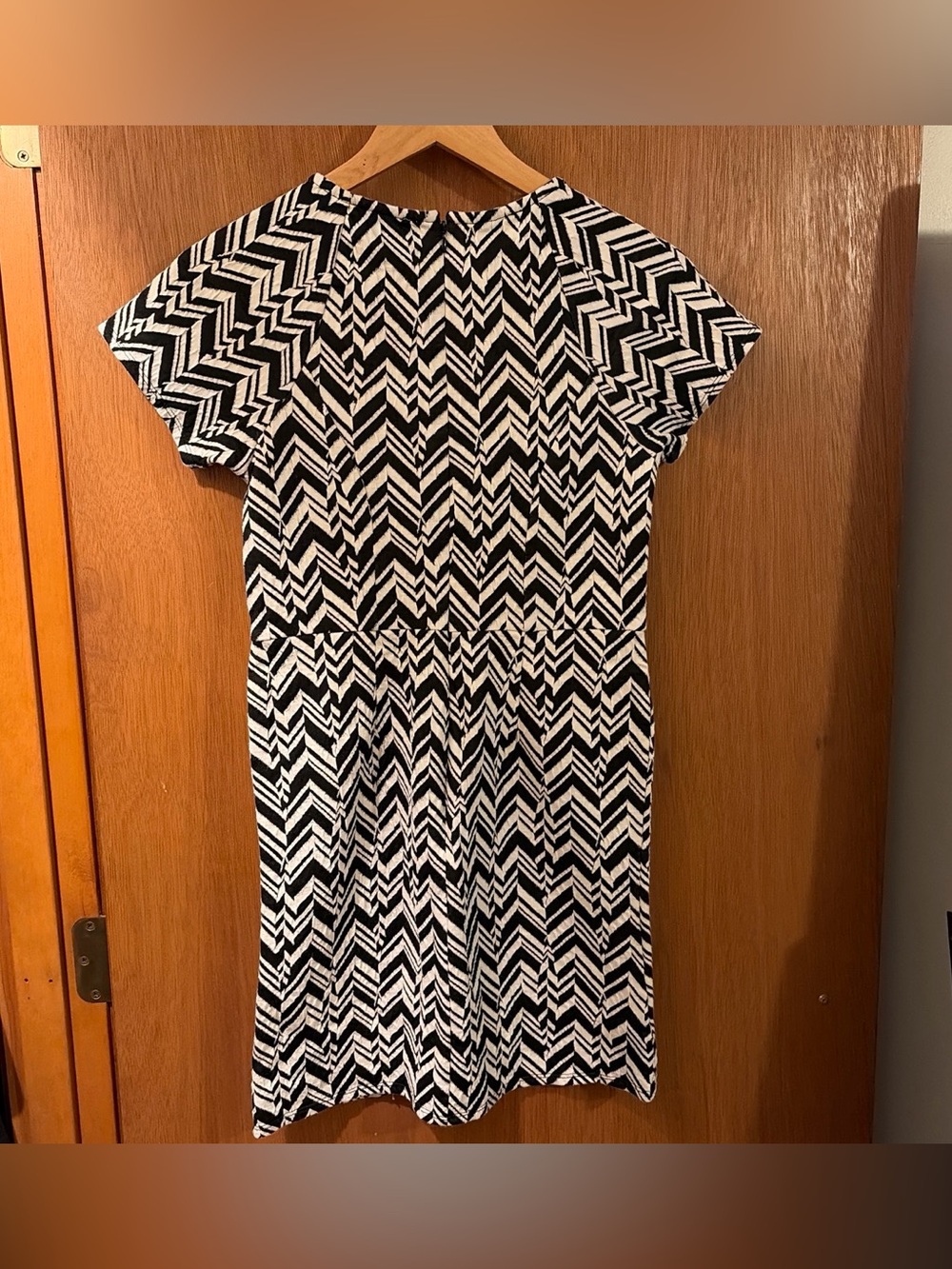 Loft, Black & White Chevron Short Sleeve Dress, Size XS